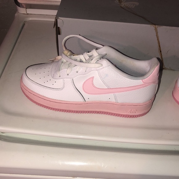 Size 7 girls pink and white clean asl Air Force 1 no scuffs no creases - Picture 3 of 9